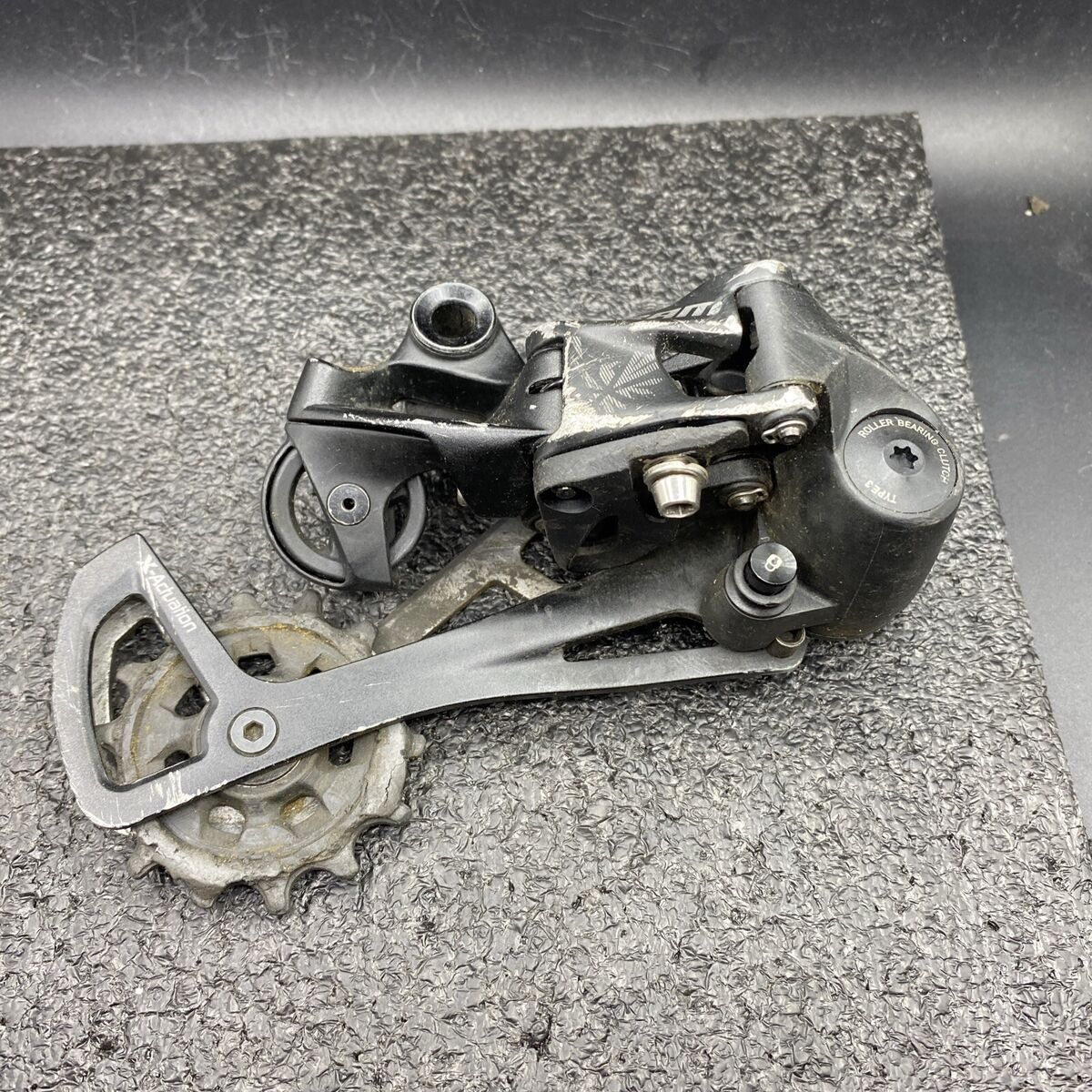 linki do przerzutek przenoszą siłę z manetki na mechanizm zmiany biegów wytrzymałe linki sterują zmianą przełożeń w rowerze