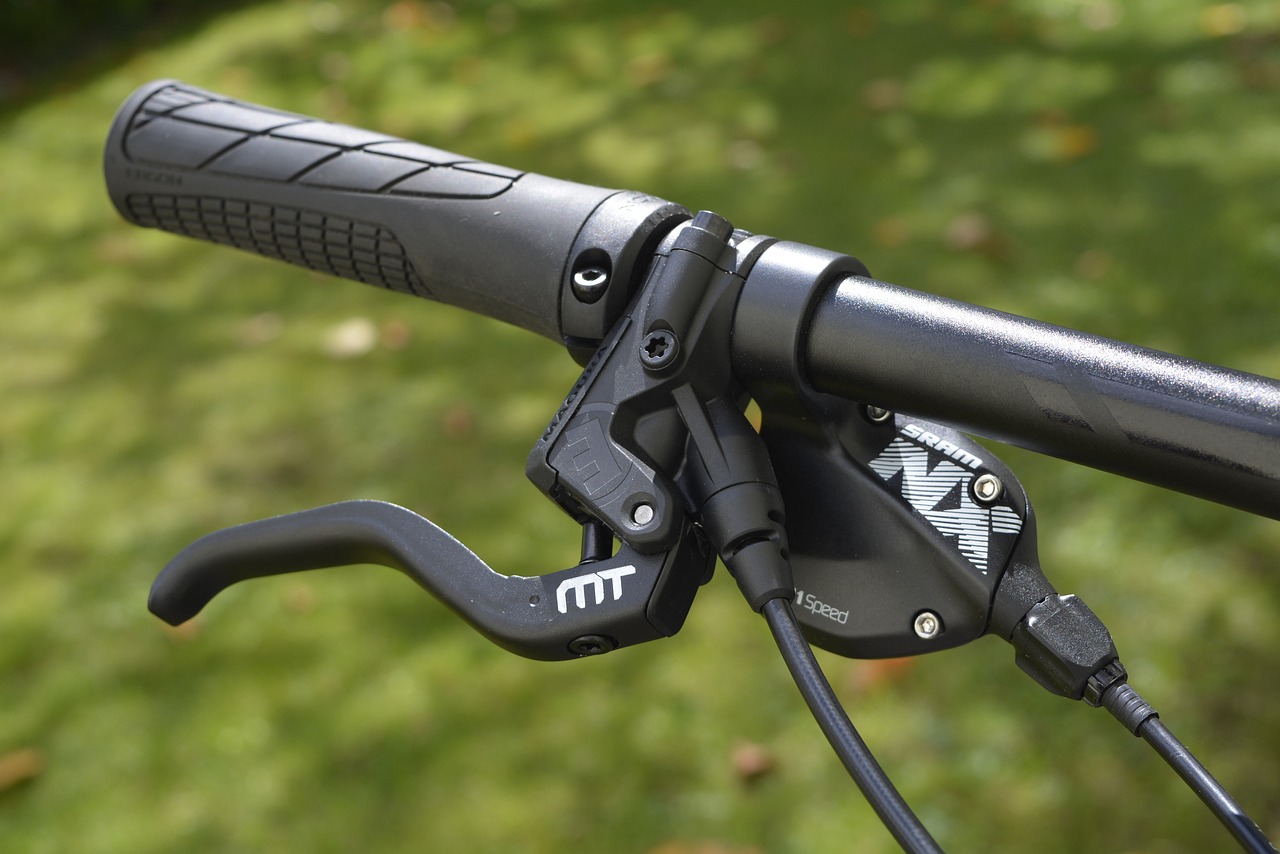 Ceramiczne hamulce tarczowe Shimano XTR zapewniają bezkompromisową kontrolę na najtrudniejszych górskich szlakach